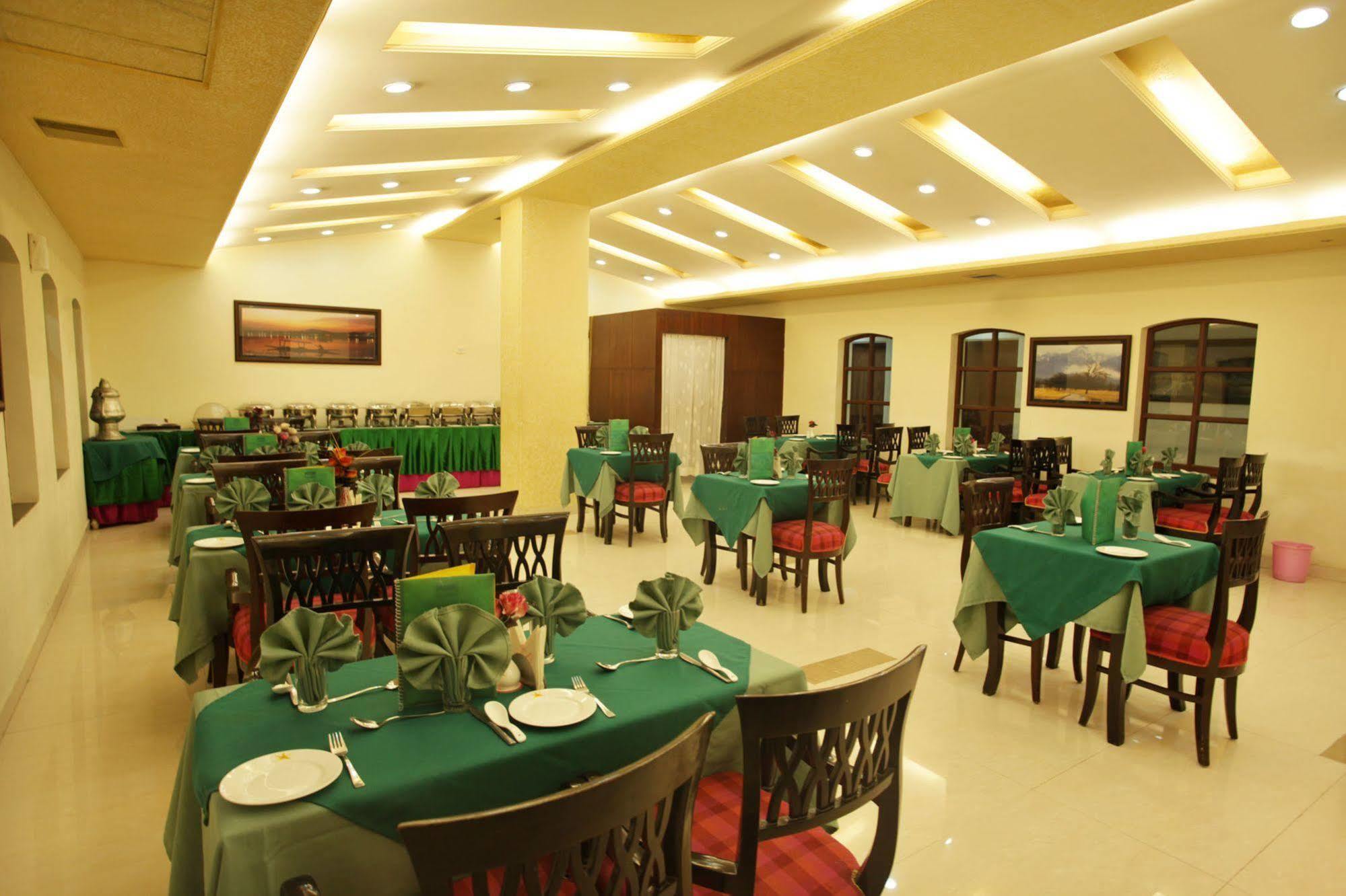 Grand Mumtaz Towers Hotel Srinagar (Jammu and Kashmir)