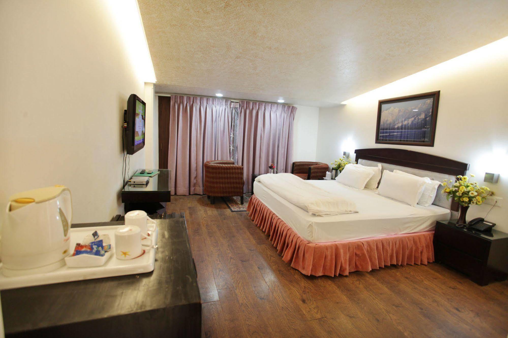 Grand Mumtaz Towers Srinagar (Jammu and Kashmir)