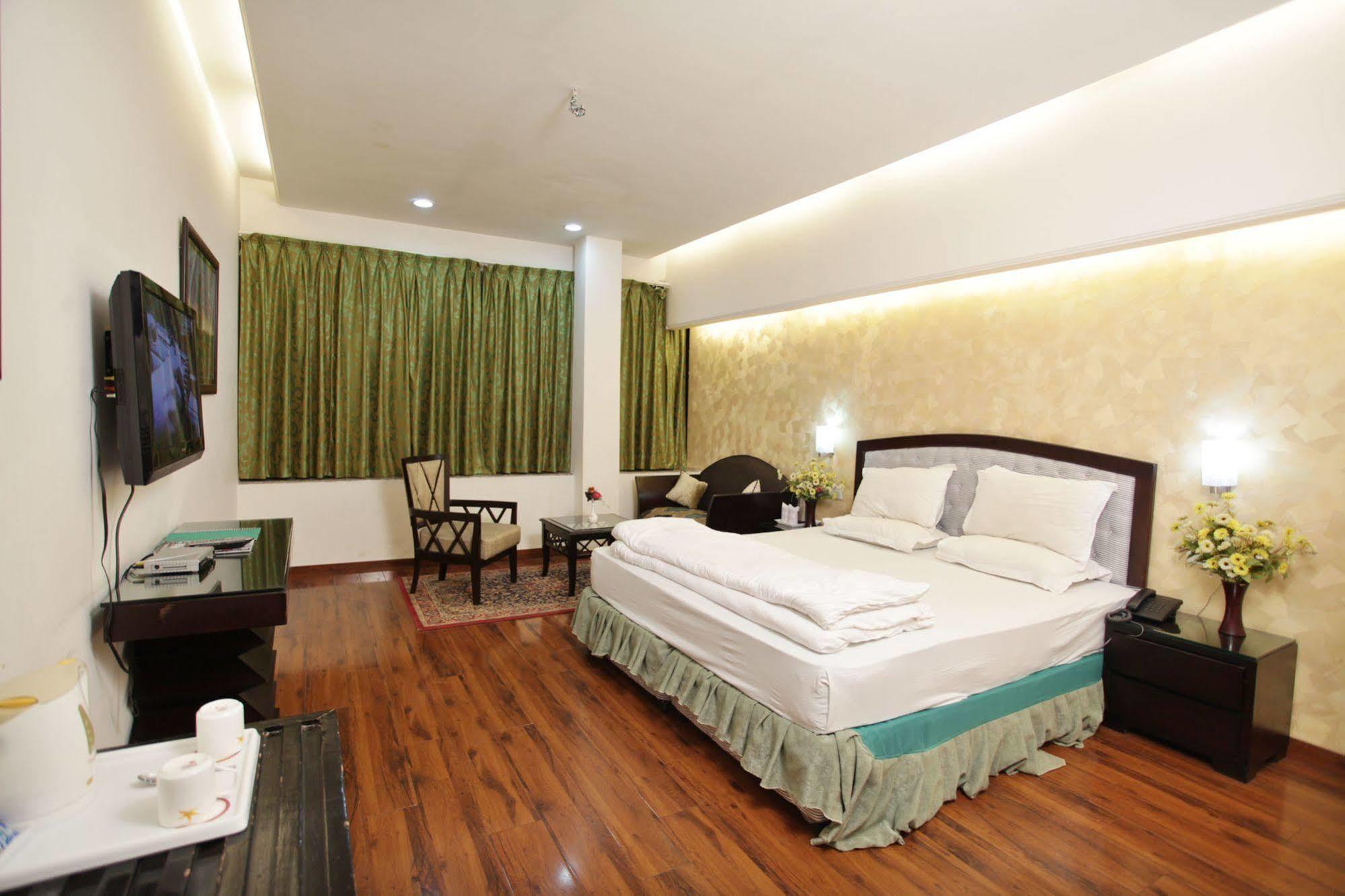 Hotel Grand Mumtaz Towers Srinagar (Jammu and Kashmir)