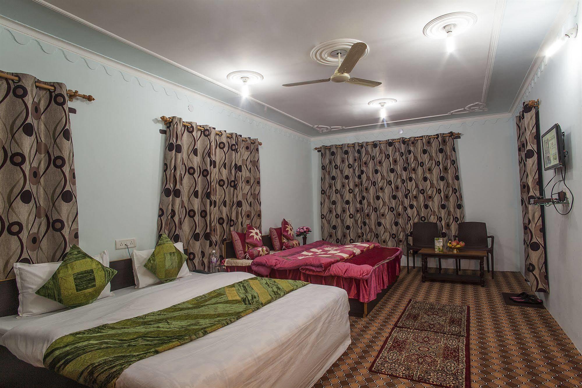 Sheesha Residency 3*