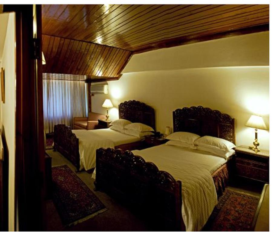Broadway Hotel Srinagar (Jammu and Kashmir)