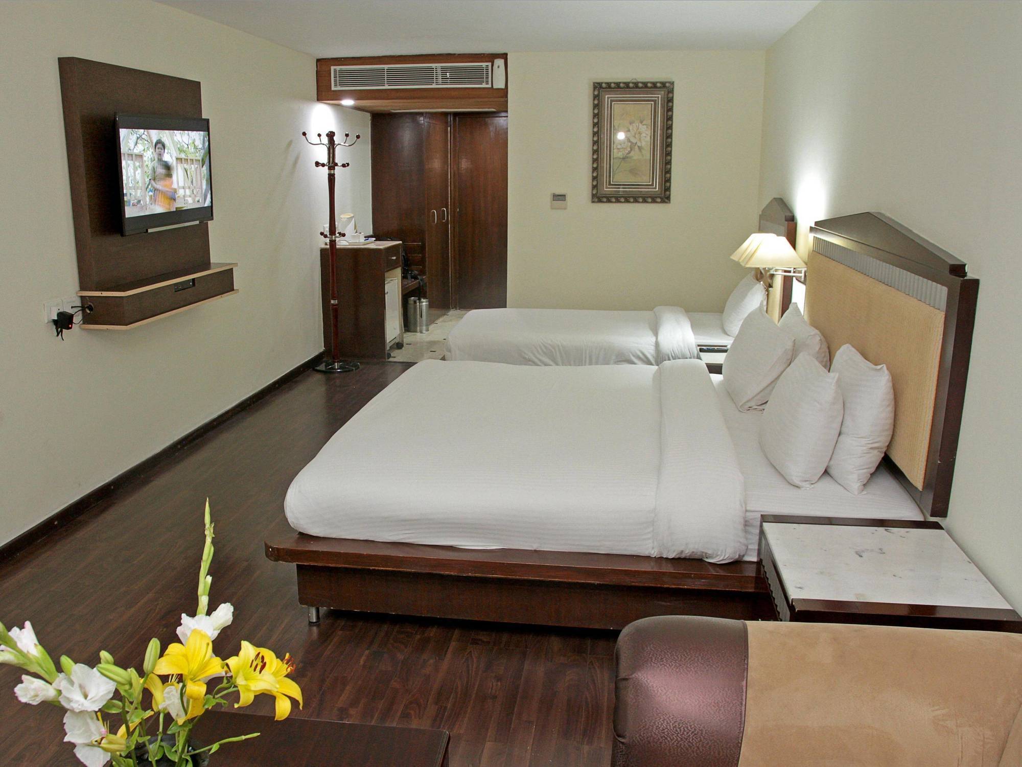 The Residency Hotel Srinagar (Jammu and Kashmir)