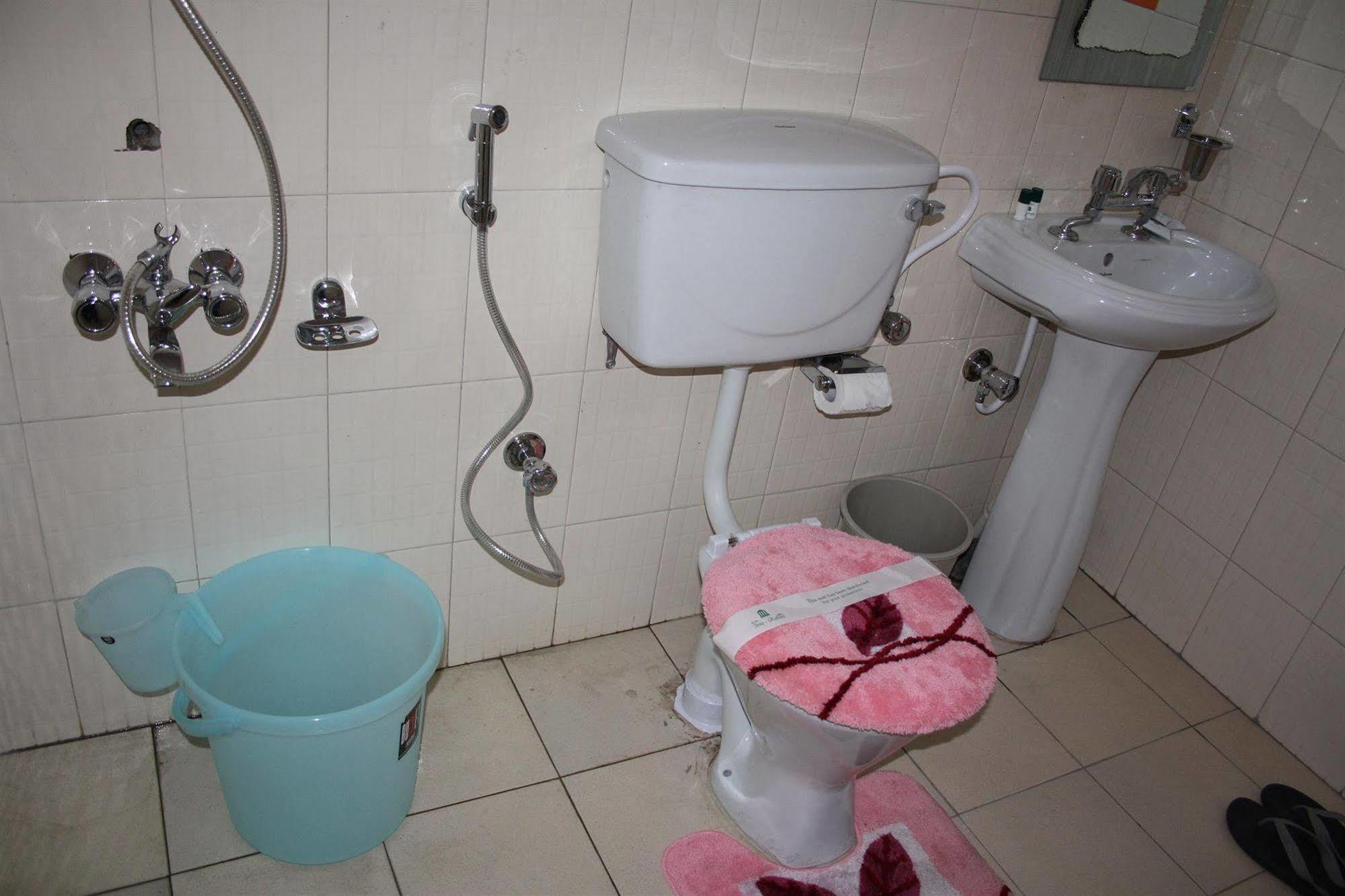 Ibni Kabeer 3* Srinagar (Jammu and Kashmir)