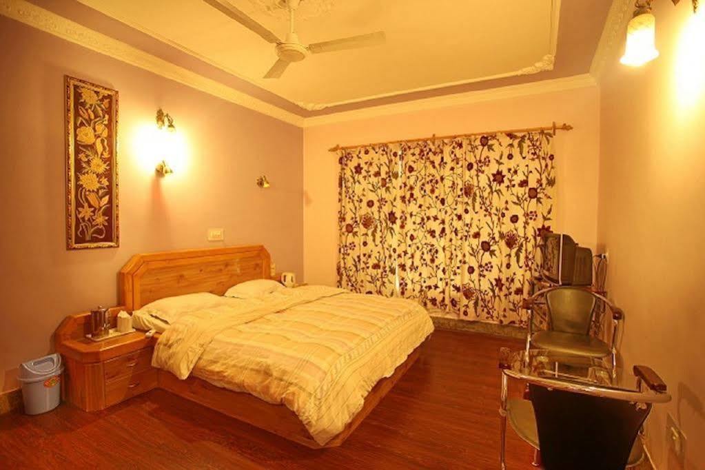 Ibni Kabeer Hotel Srinagar (Jammu and Kashmir)