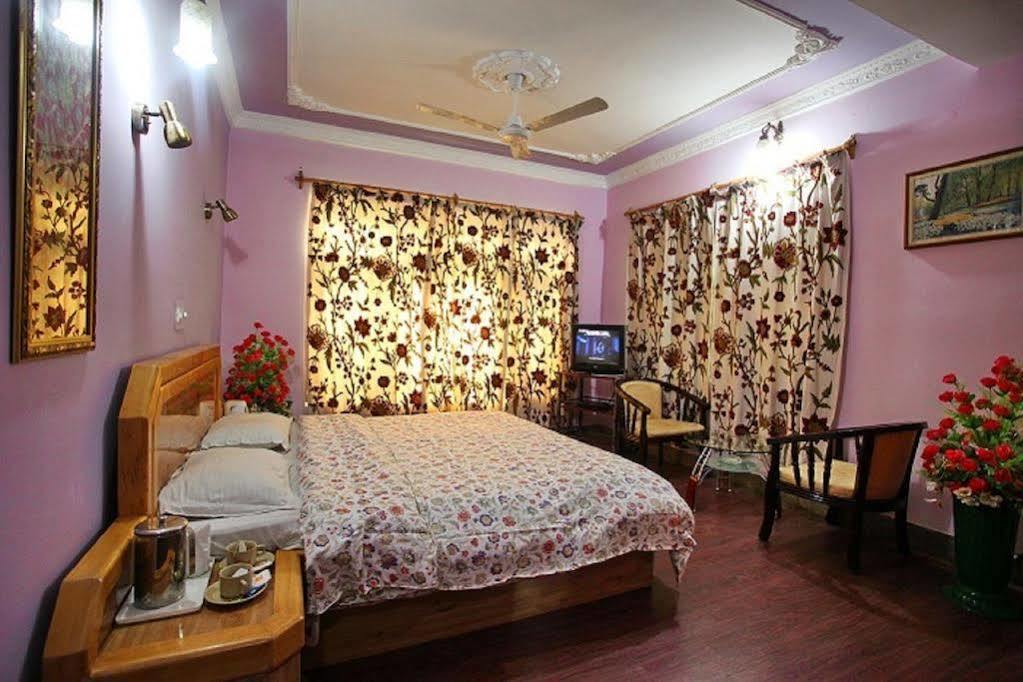 Ibni Kabeer 3* Srinagar (Jammu and Kashmir)