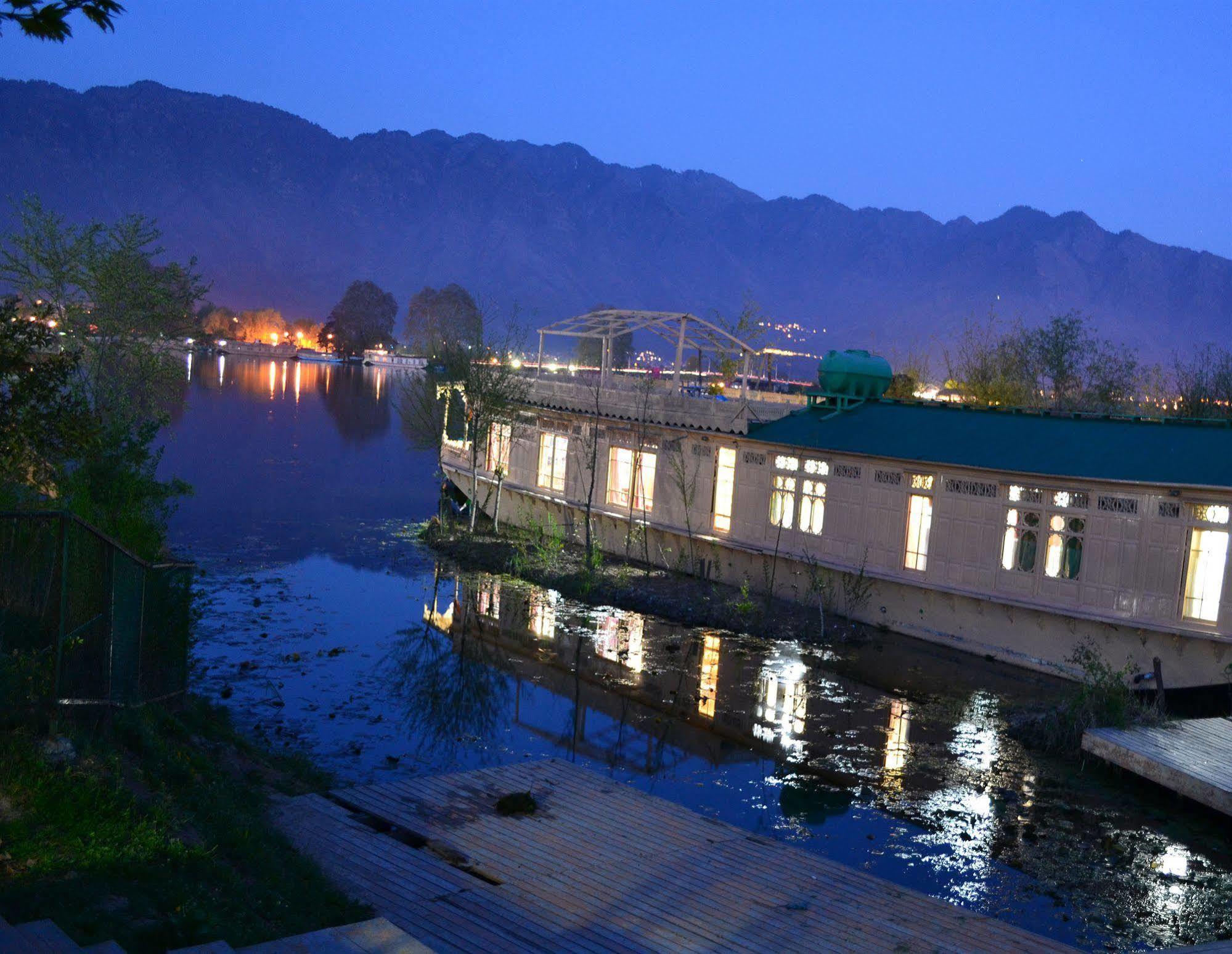Hotel Peacock Houseboats Srinagar (Jammu and Kashmir)