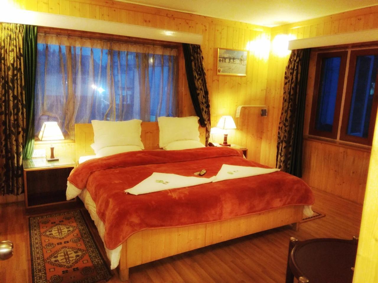 Ikraam Bed & Breakfast Srinagar (Jammu and Kashmir)