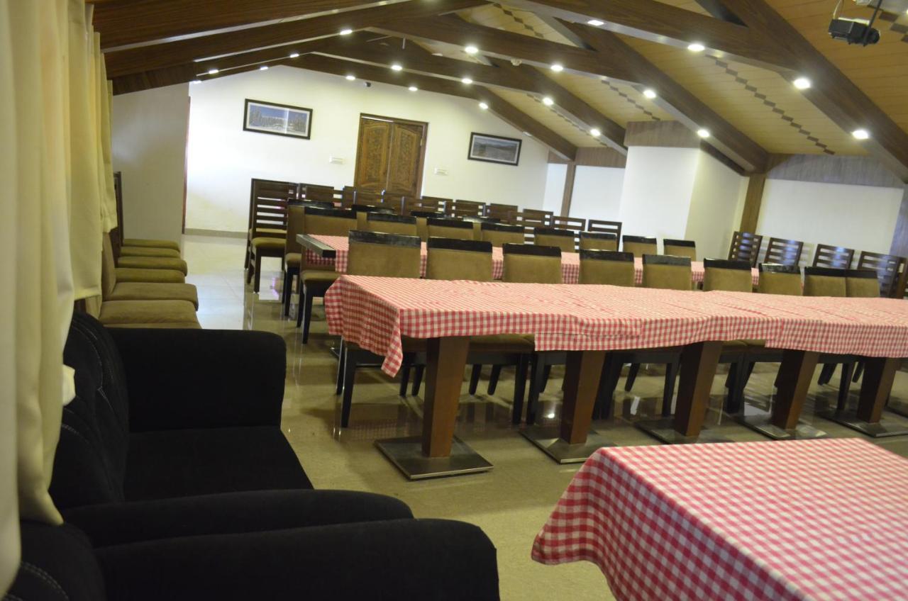 The Valley View Kashmir Hotel 4*
