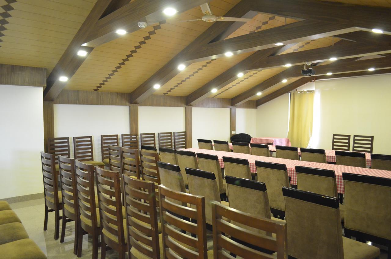 The Valley View Kashmir Hotel 4*