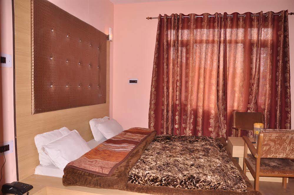 New * Srinagar (Jammu and Kashmir)