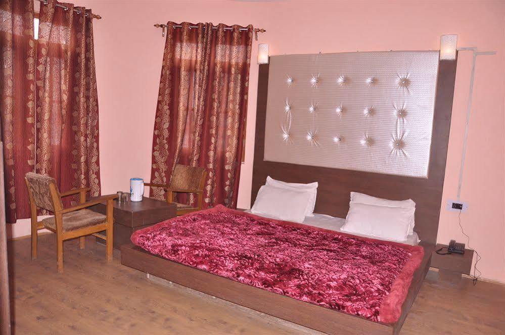 New * Srinagar (Jammu and Kashmir)