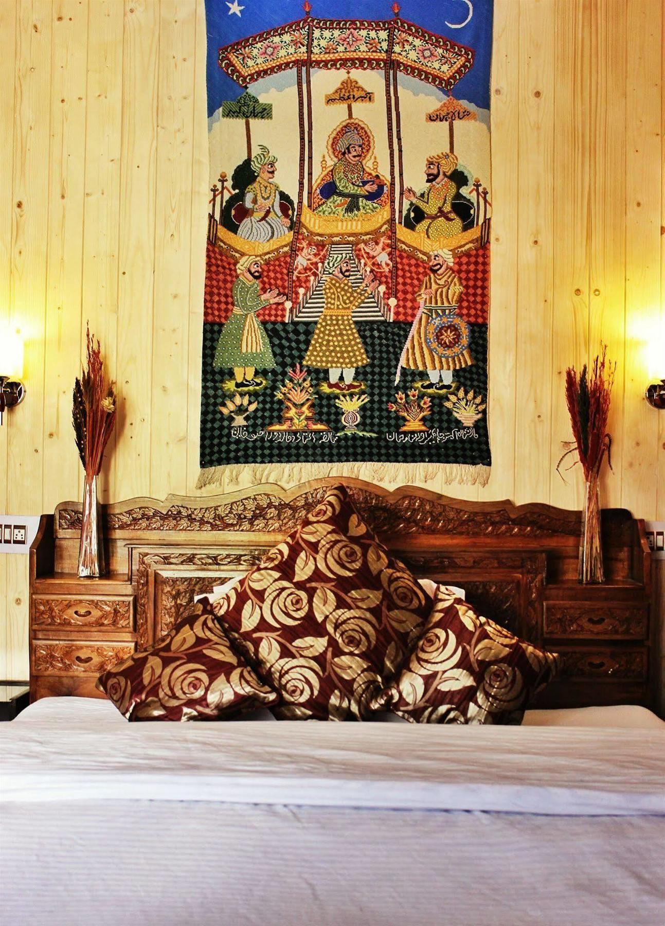 Hotel Walisons Srinagar (Jammu and Kashmir)