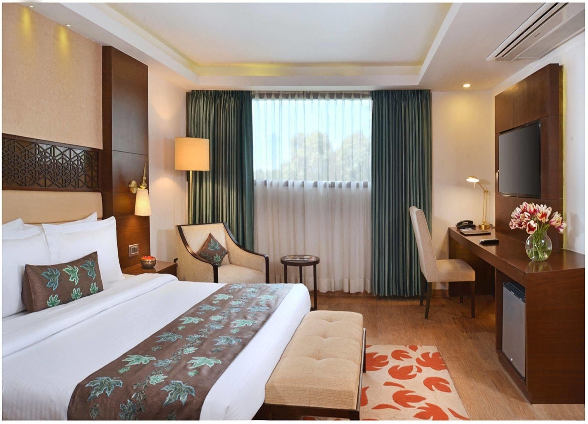 Hotel Golden Tulip Srinagar (Jammu and Kashmir)