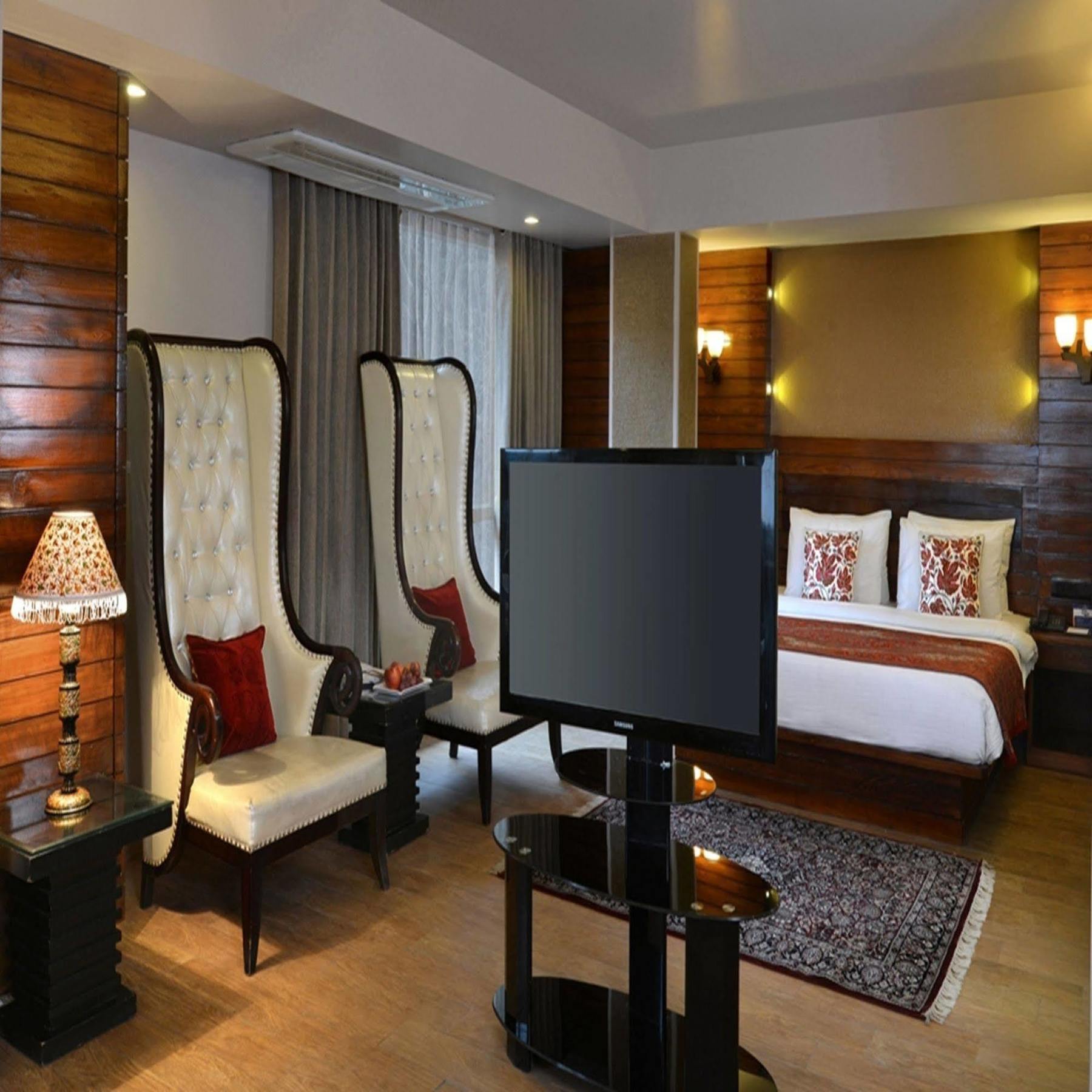 Golden Tulip 4*
