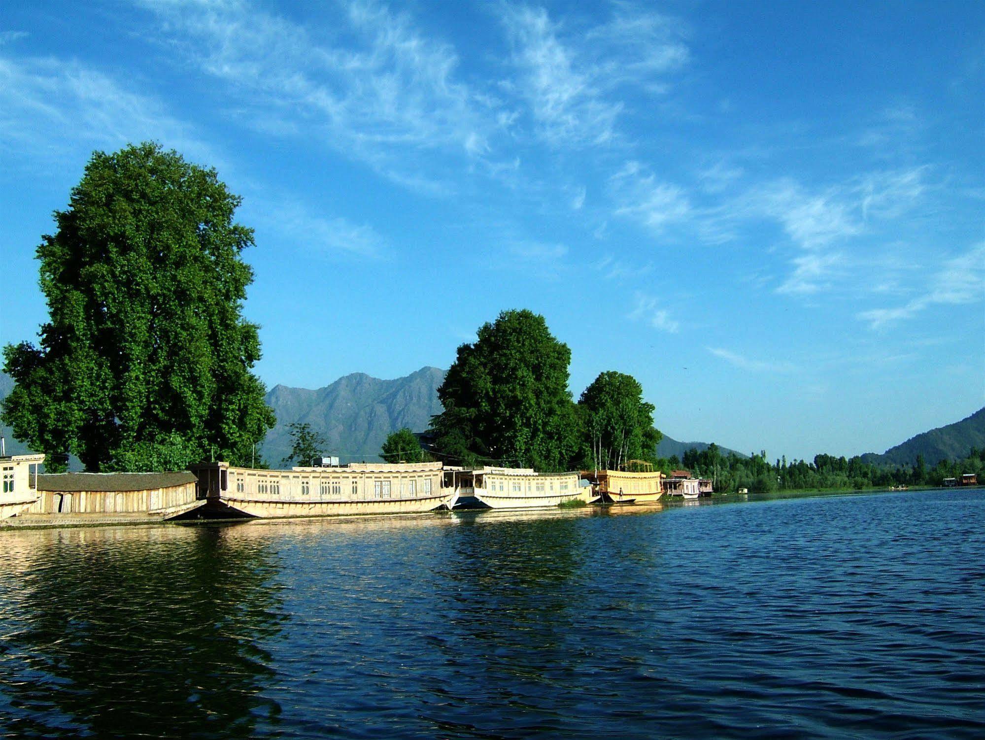 Privilege Houseboats 3* Srinagar (Jammu and Kashmir)