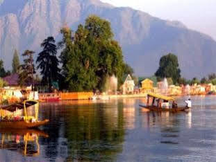 Privilege Houseboats Hotel Srinagar (Jammu and Kashmir)