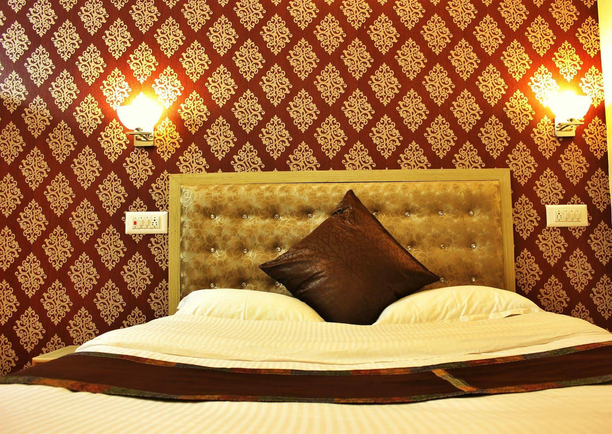Hotel Walisons Srinagar (Jammu and Kashmir)