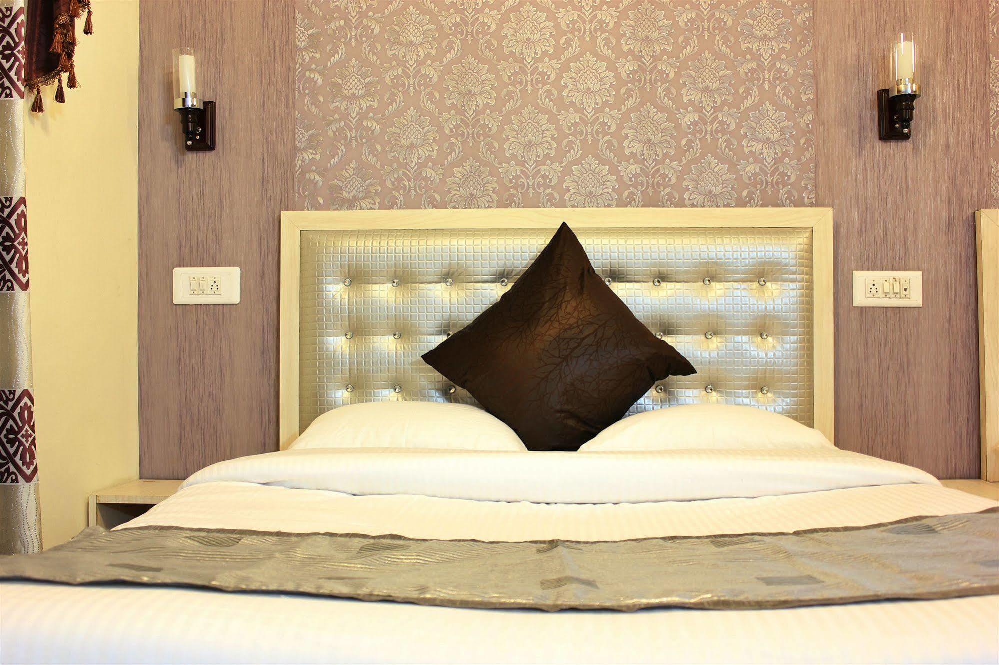 Walisons Hotel Srinagar (Jammu and Kashmir)