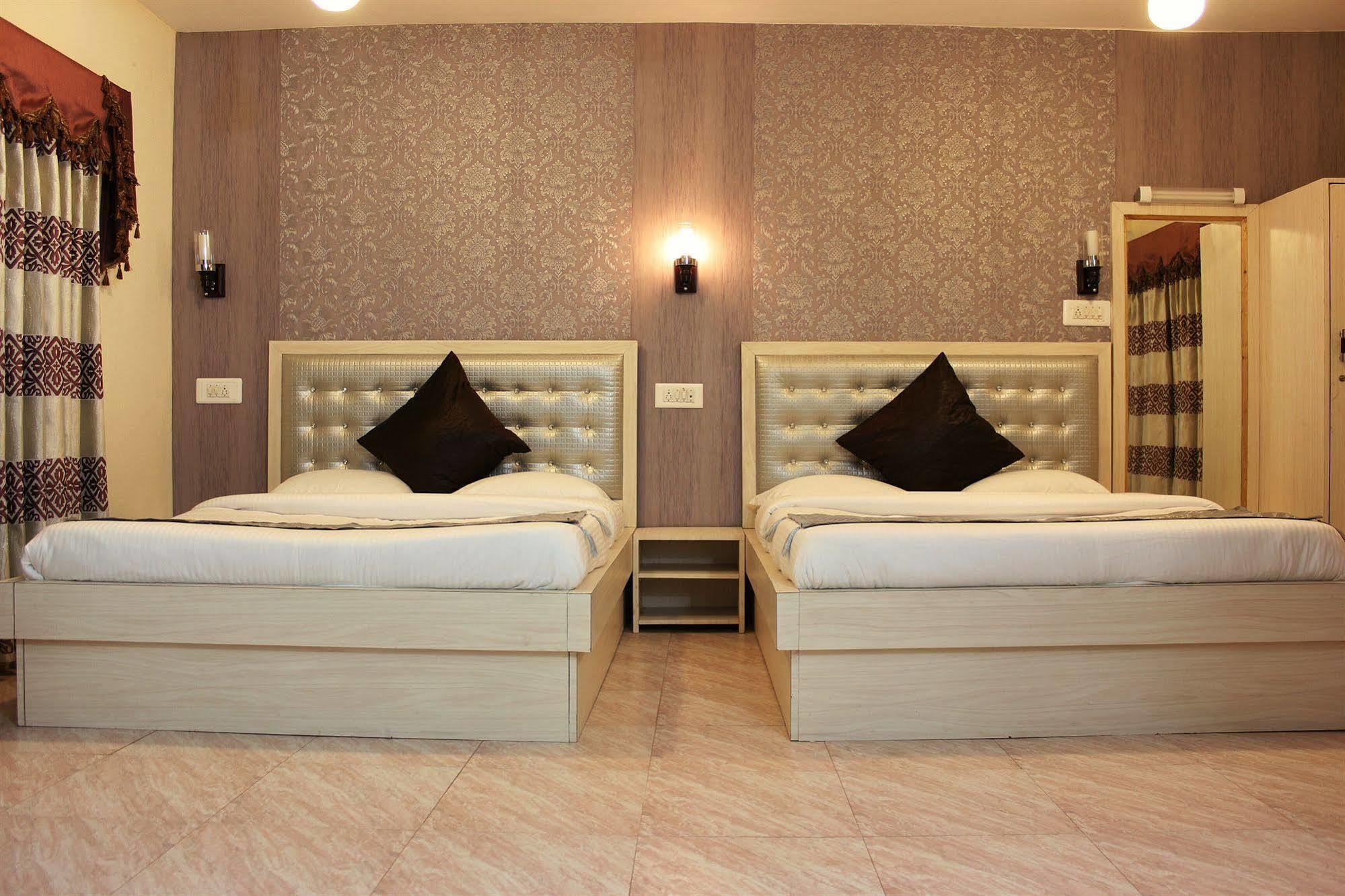 Walisons Hotel 2*