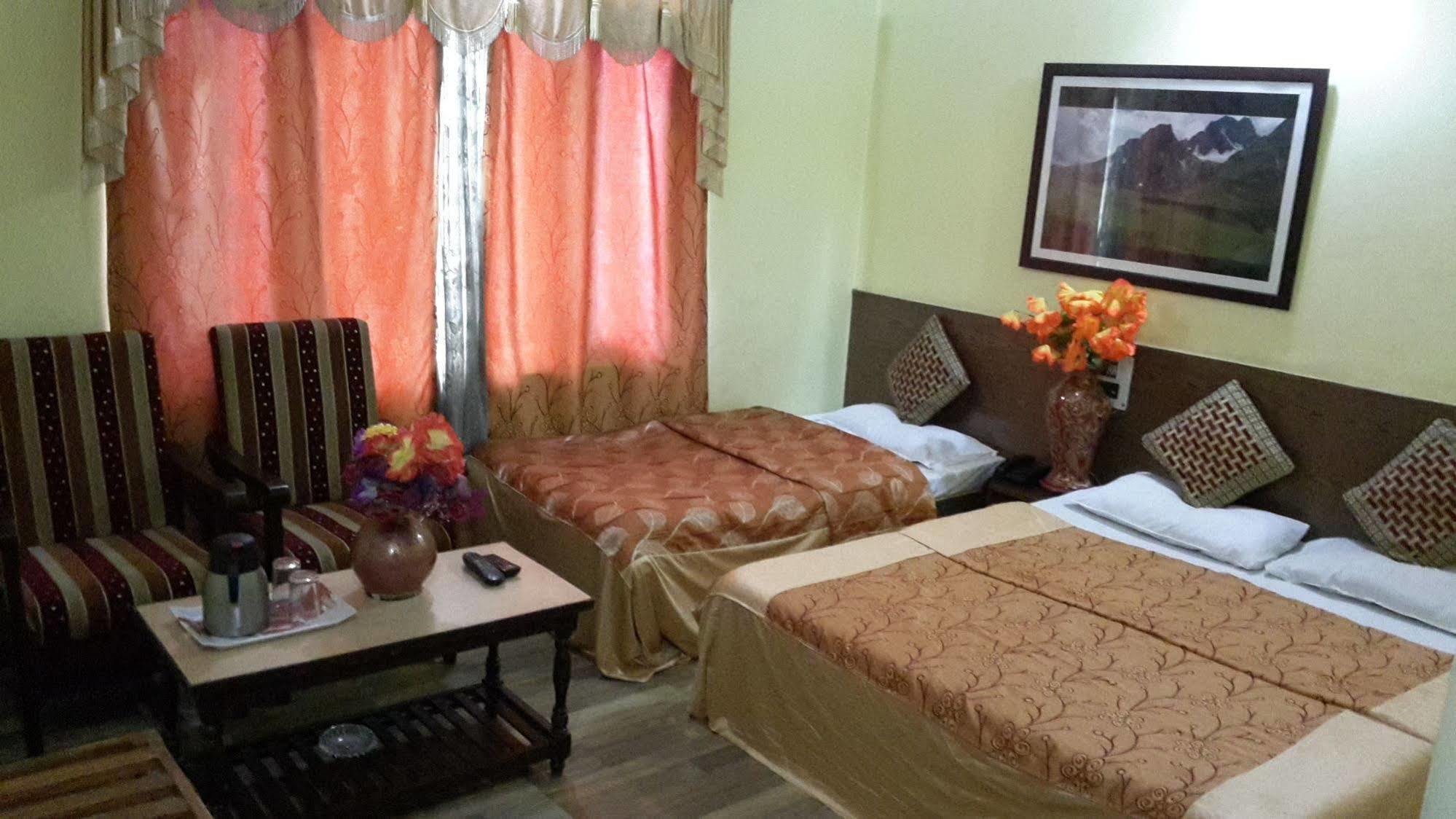 Oyo 4529 Star Of Kashmir Bed & Breakfast 3*