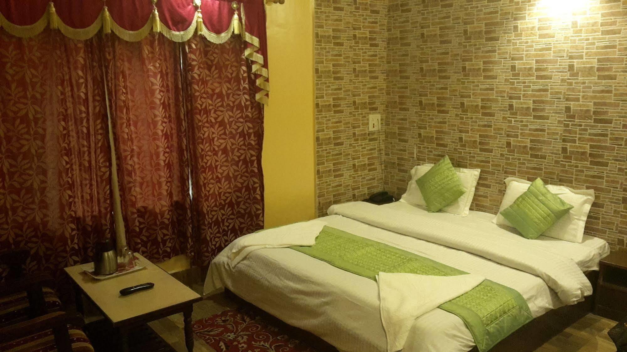 Oyo 4529 Star Of Kashmir Bed & Breakfast