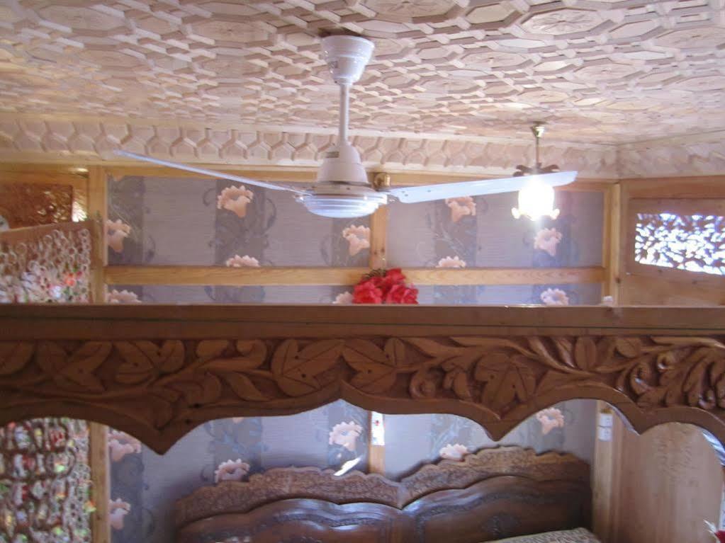 The Altaf Group Of Houseboats Botel 4*