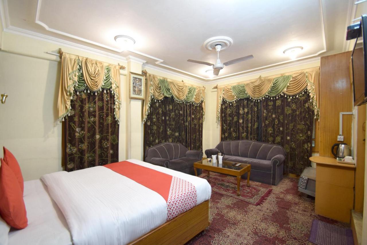 Hotel Oyo 4694 Plaza Srinagar (Jammu and Kashmir)