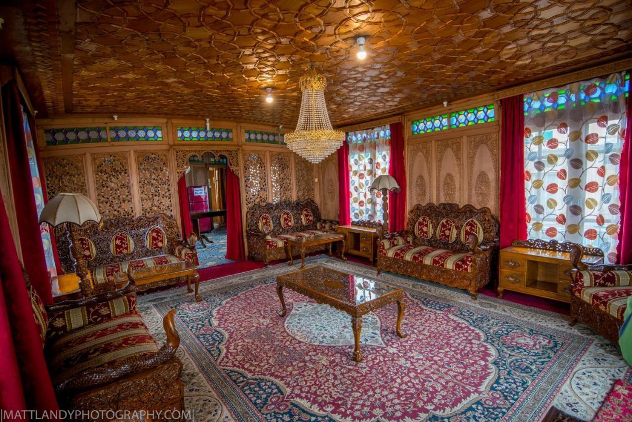 Young Beauty Star Houseboat Botel