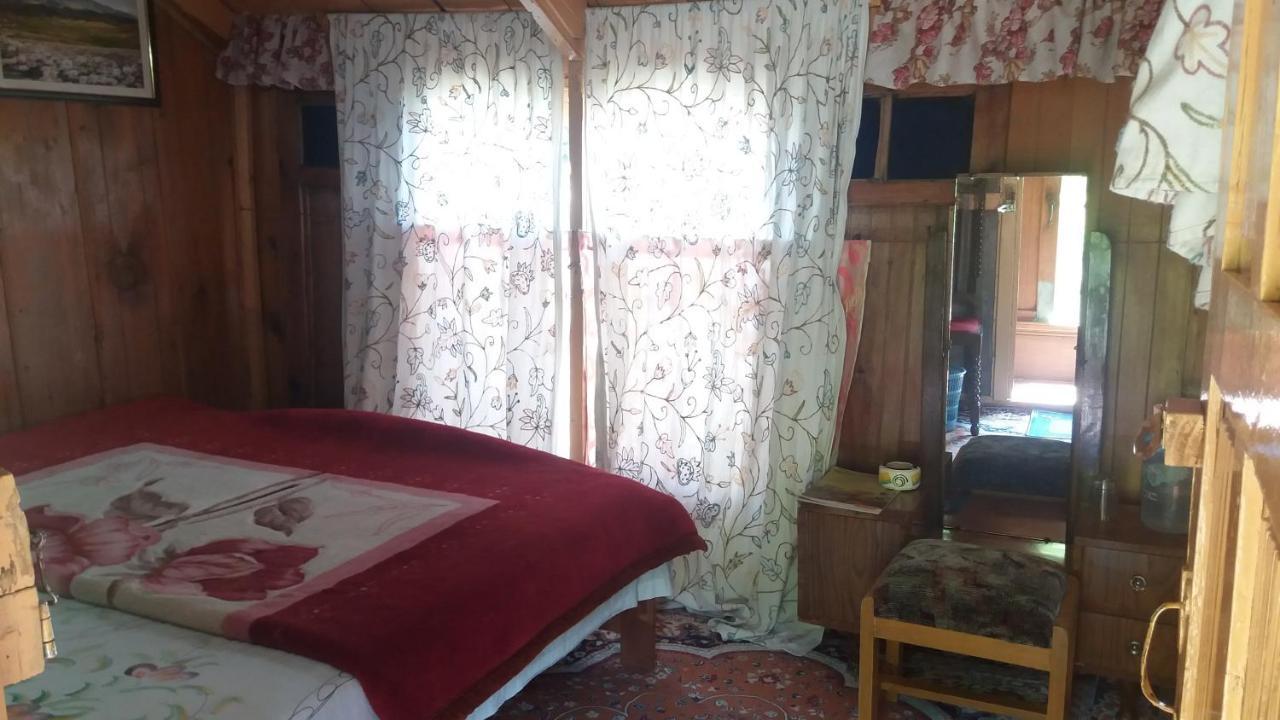 Matchless Houseboats