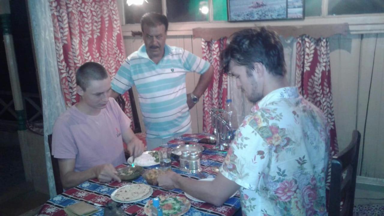 Botel House Boat-pana Four In Kashmir Srinagar (Jammu and Kashmir)