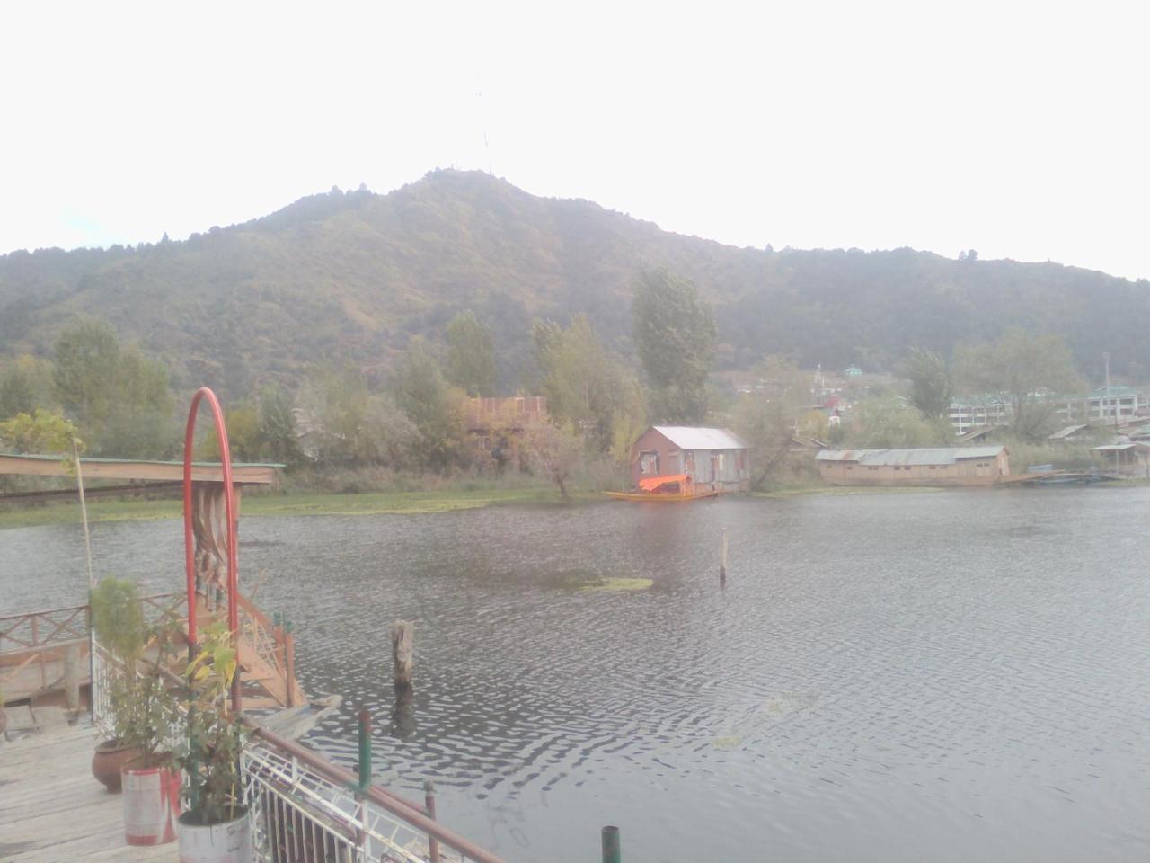 House Boat-pana Four In Kashmir Botel Srinagar (Jammu and Kashmir)