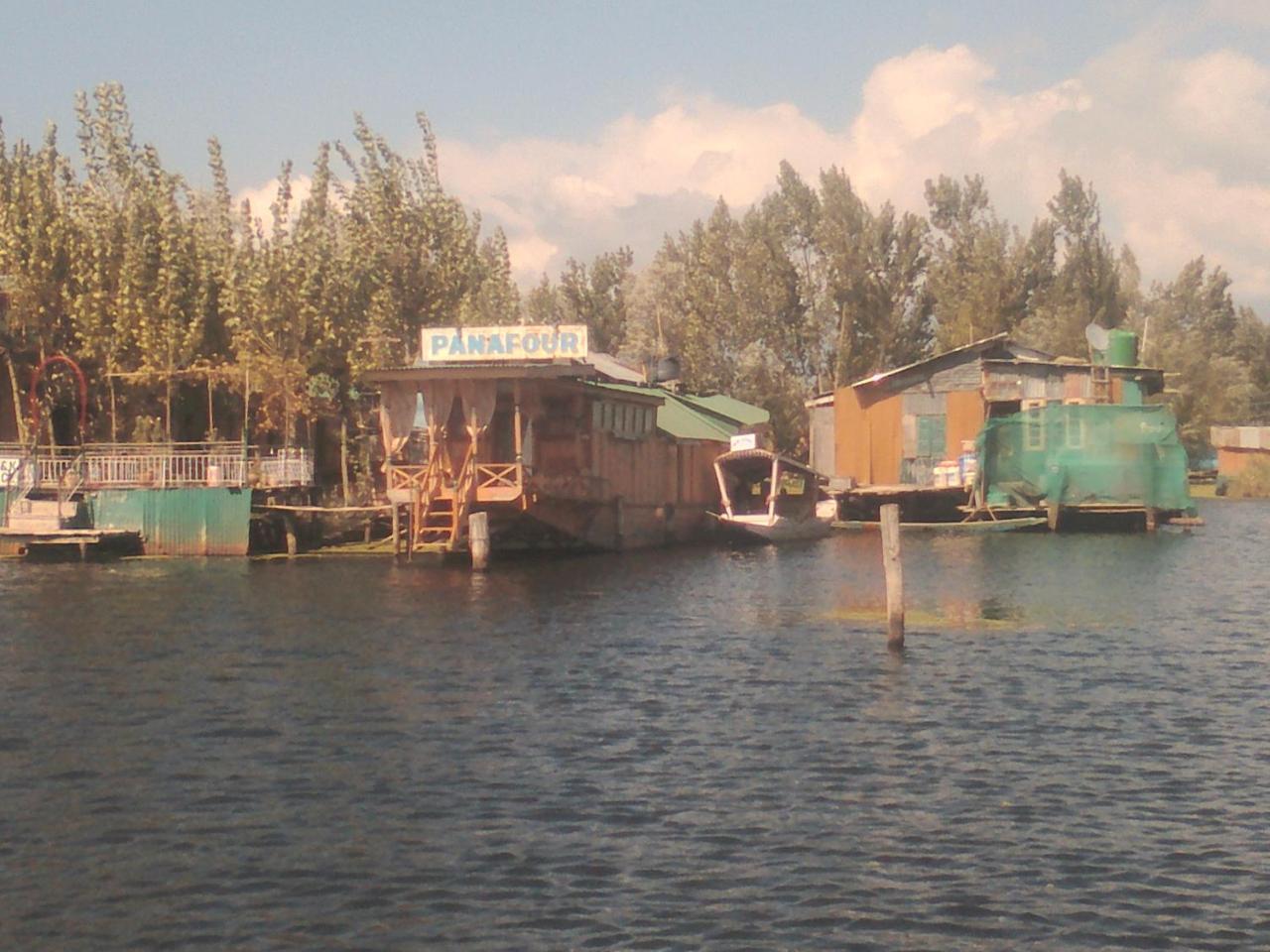 Botel House Boat-pana Four In Kashmir Srinagar (Jammu and Kashmir)