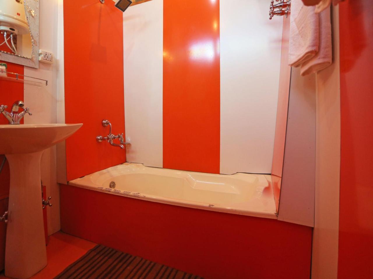 Houseboat Amina Group Hotel Srinagar (Jammu and Kashmir)
