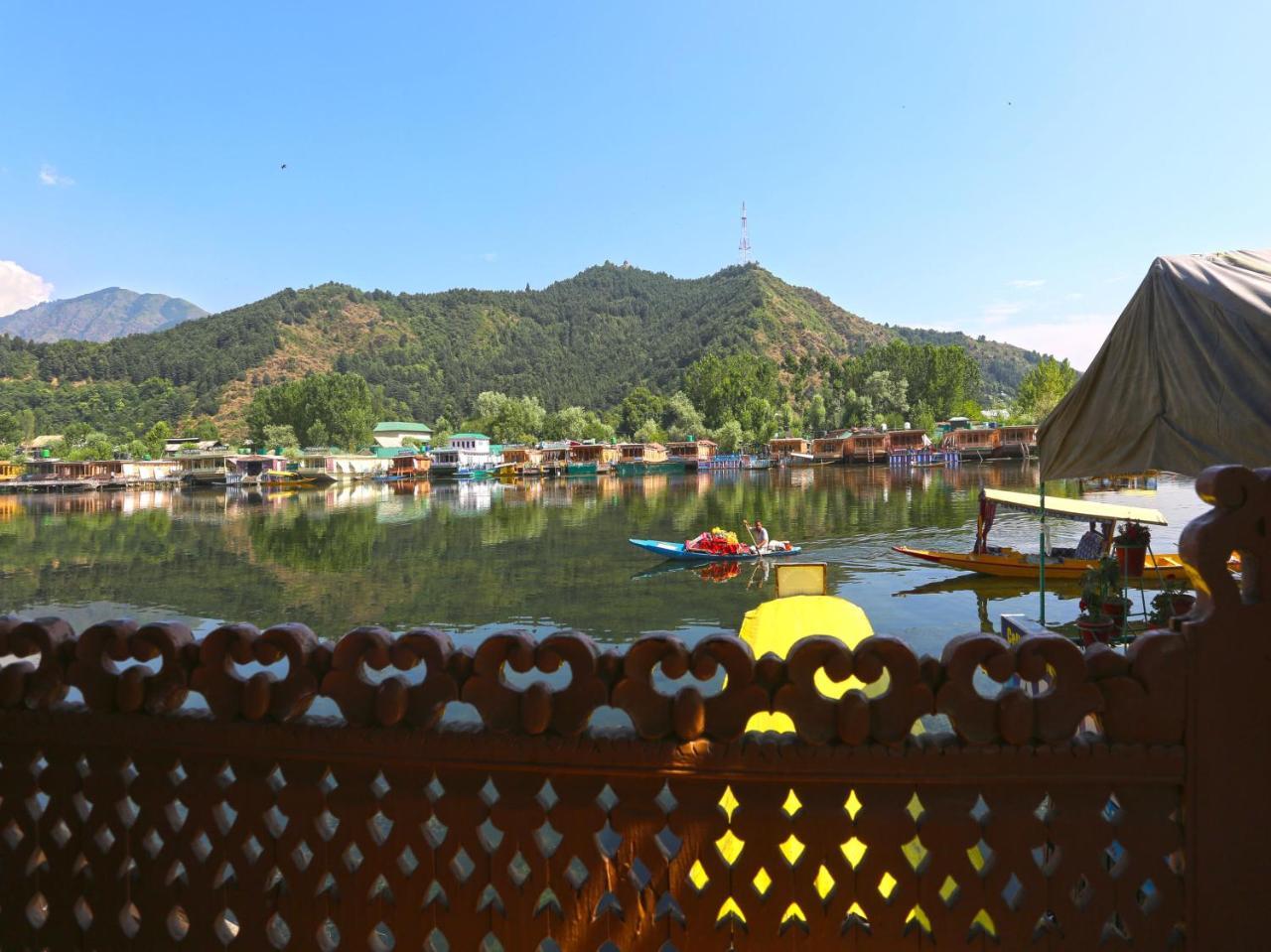 Houseboat Amina Group * Srinagar (Jammu and Kashmir)