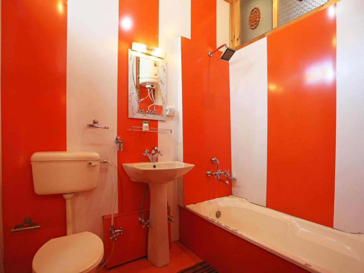 Houseboat Amina Group * Srinagar (Jammu and Kashmir)