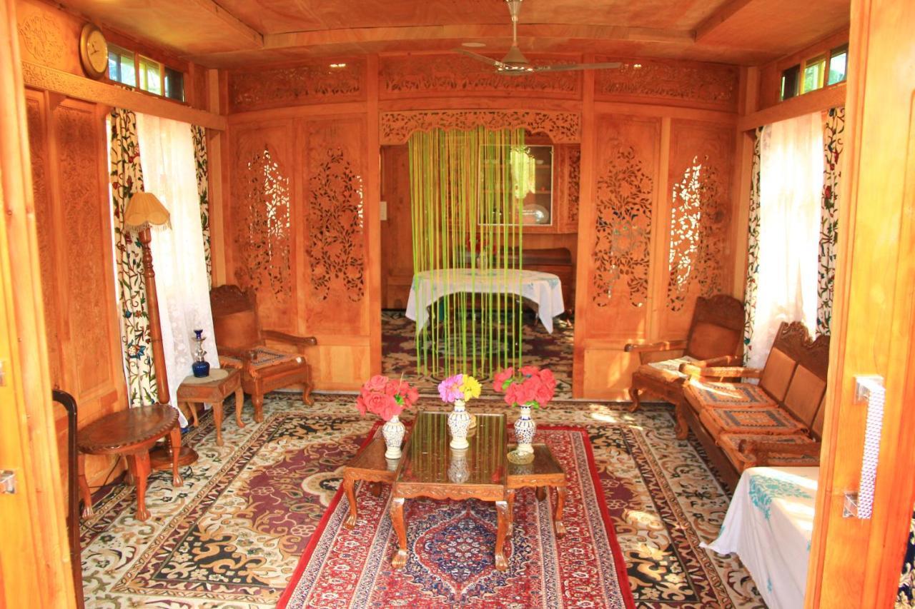 Umbrella Group Of House Boat Botel *