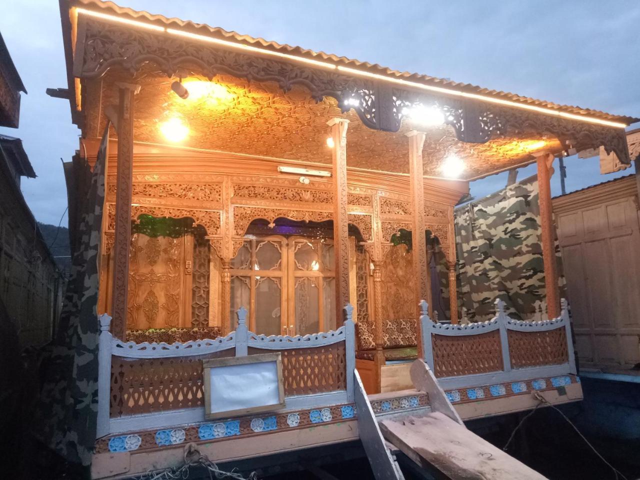 Young Shahzada Group Of Houseboats Botel 3*