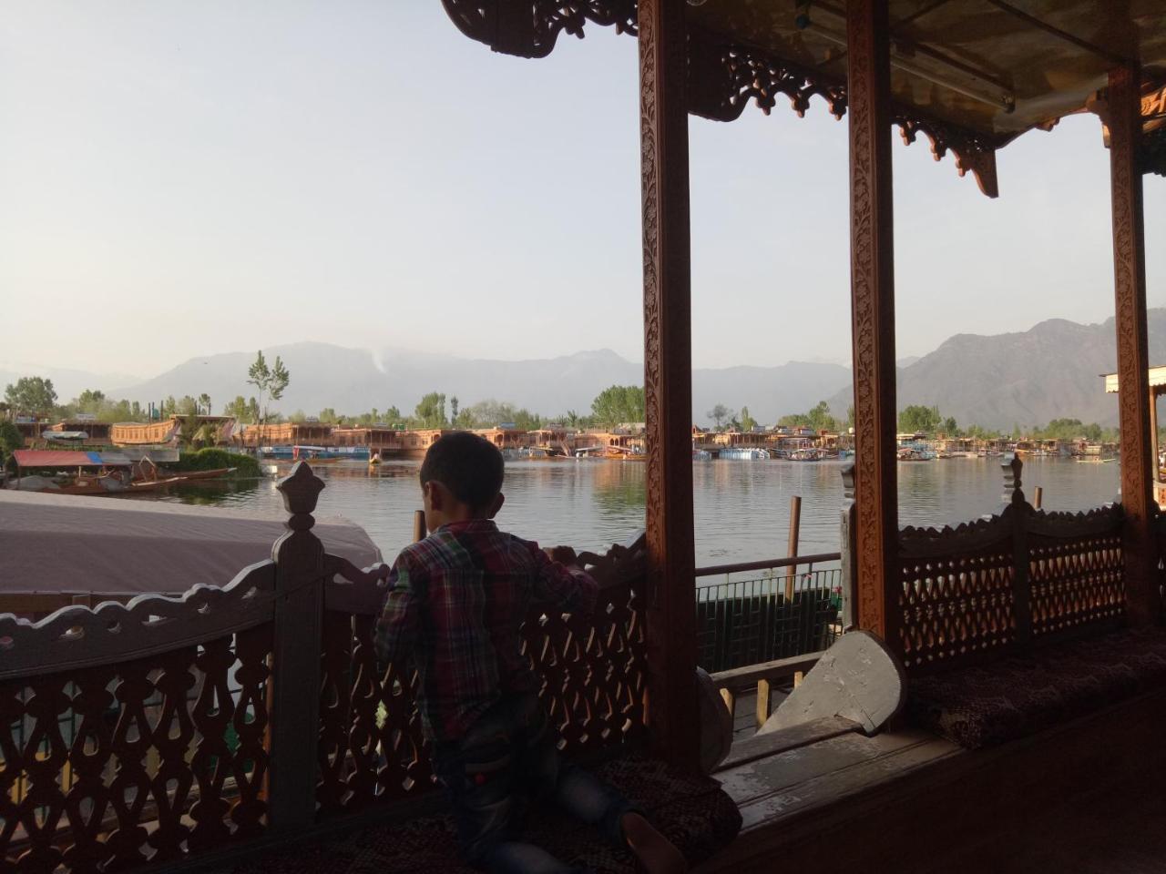 Botel Young Shahzada Group Of Houseboats 3*