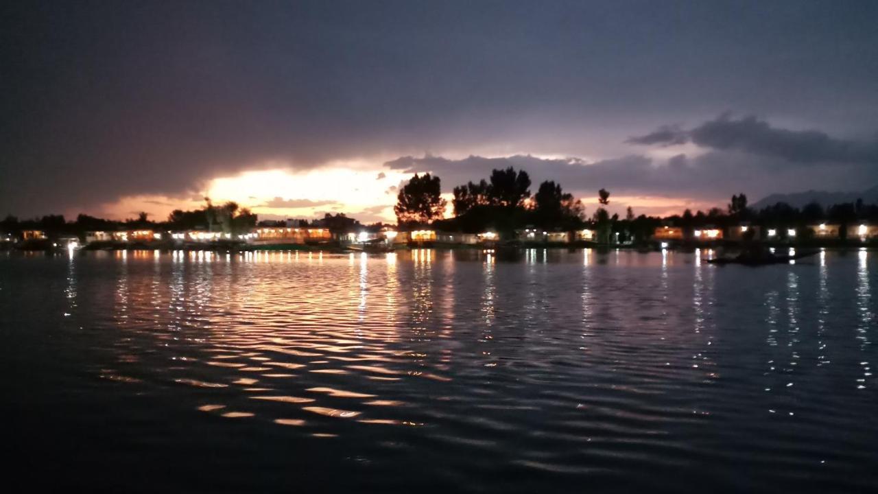 Hotel Palace Group Of House Boats Srinagar (Jammu and Kashmir)