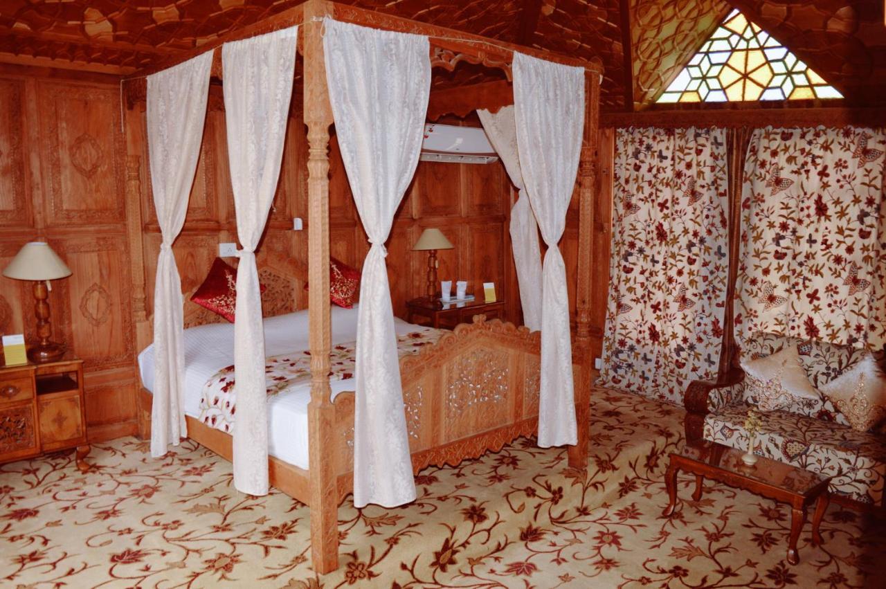 Wangnoo Heritage Houseboats Hotel 4*