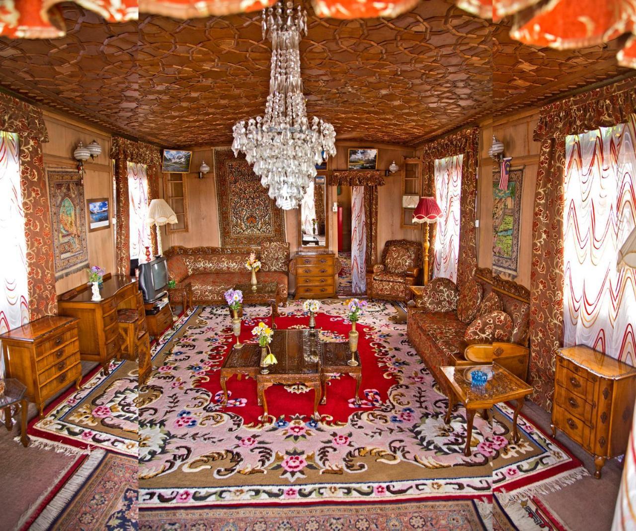 Chicago Group Of Houseboats Botel Srinagar (Jammu and Kashmir)