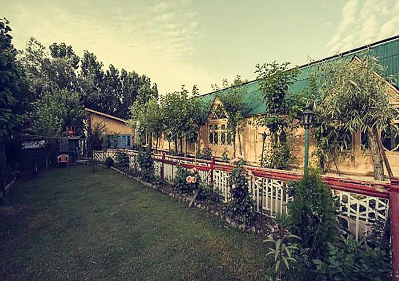 Chicago Group Of Houseboats Botel Srinagar (Jammu and Kashmir)