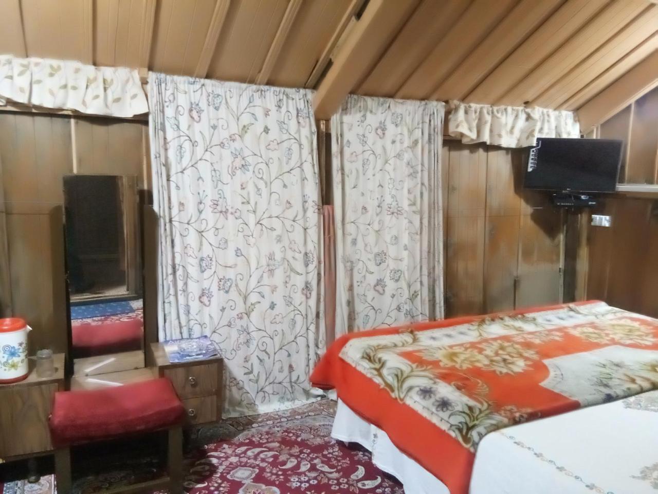 Matchless Houseboats * Srinagar (Jammu and Kashmir)