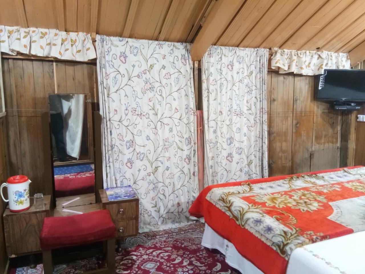 Matchless Houseboats Srinagar (Jammu and Kashmir)