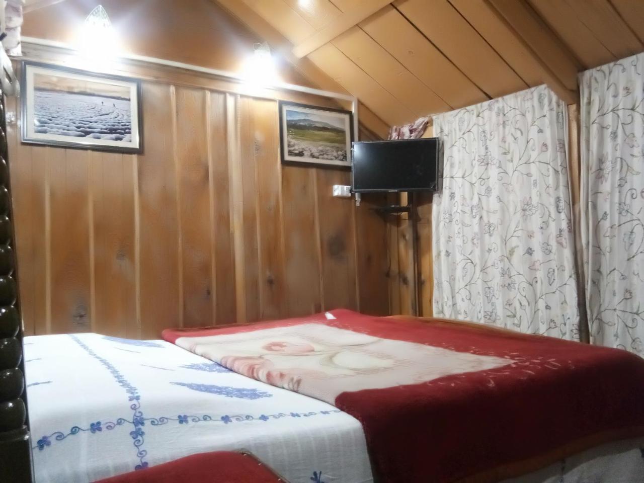 Matchless Houseboats * Srinagar (Jammu and Kashmir)
