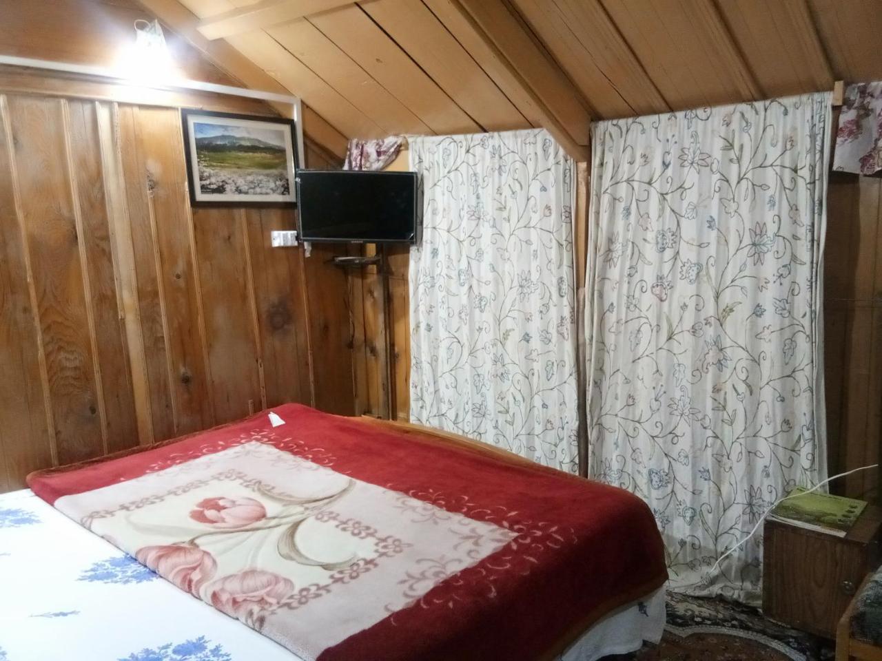 Matchless Houseboats Homestay Srinagar (Jammu and Kashmir)