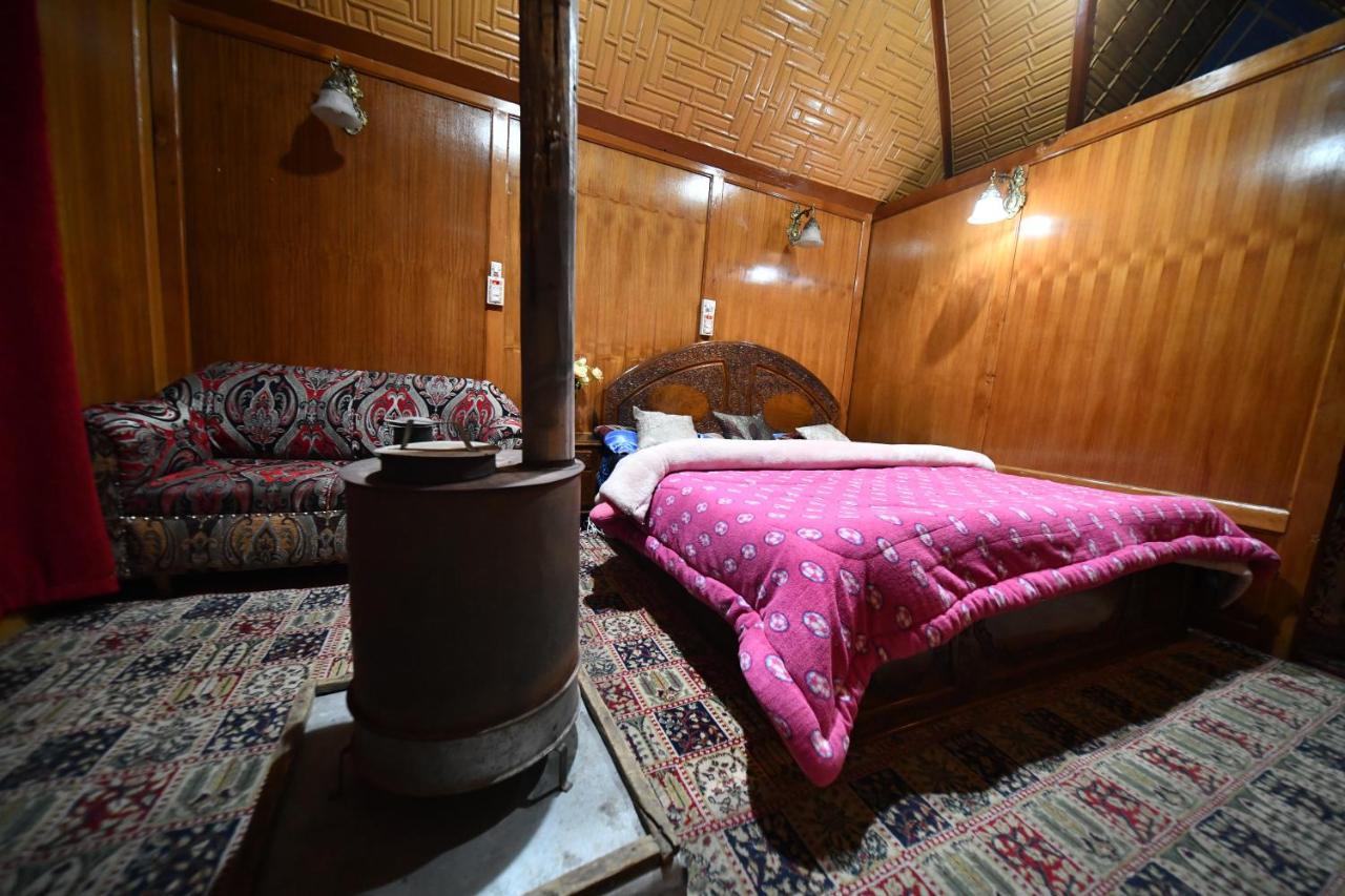 Goona Palace Houseboats