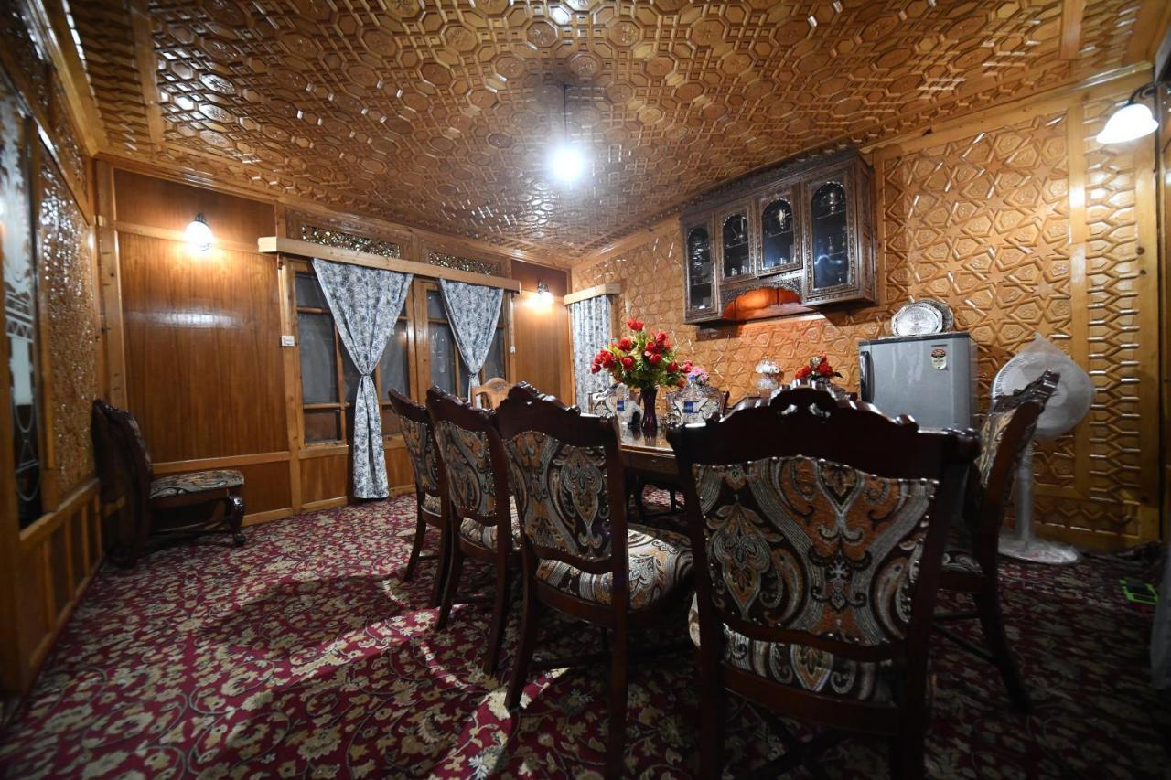 Botel Goona Palace Houseboats Srinagar (Jammu and Kashmir)
