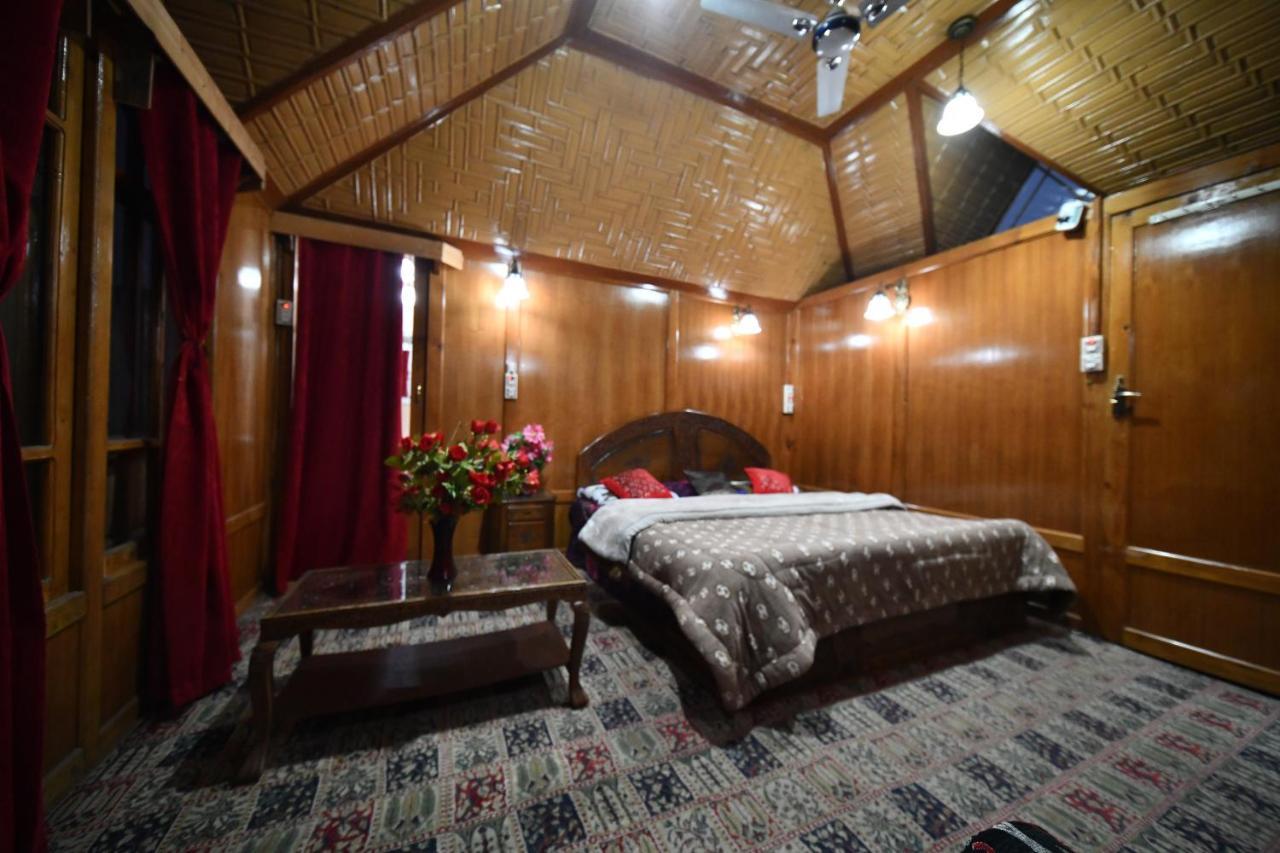Goona Palace Houseboats Srinagar (Jammu and Kashmir)