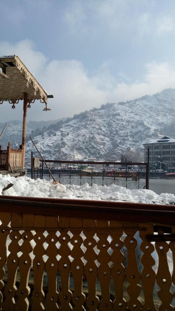 House Boat New Pala Palace Botel 3*